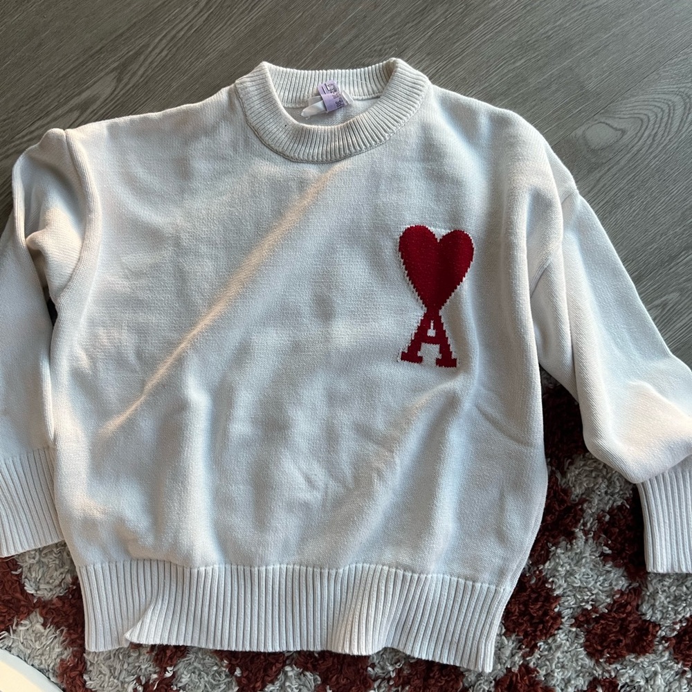 White AMI Sqeatwr, Size M